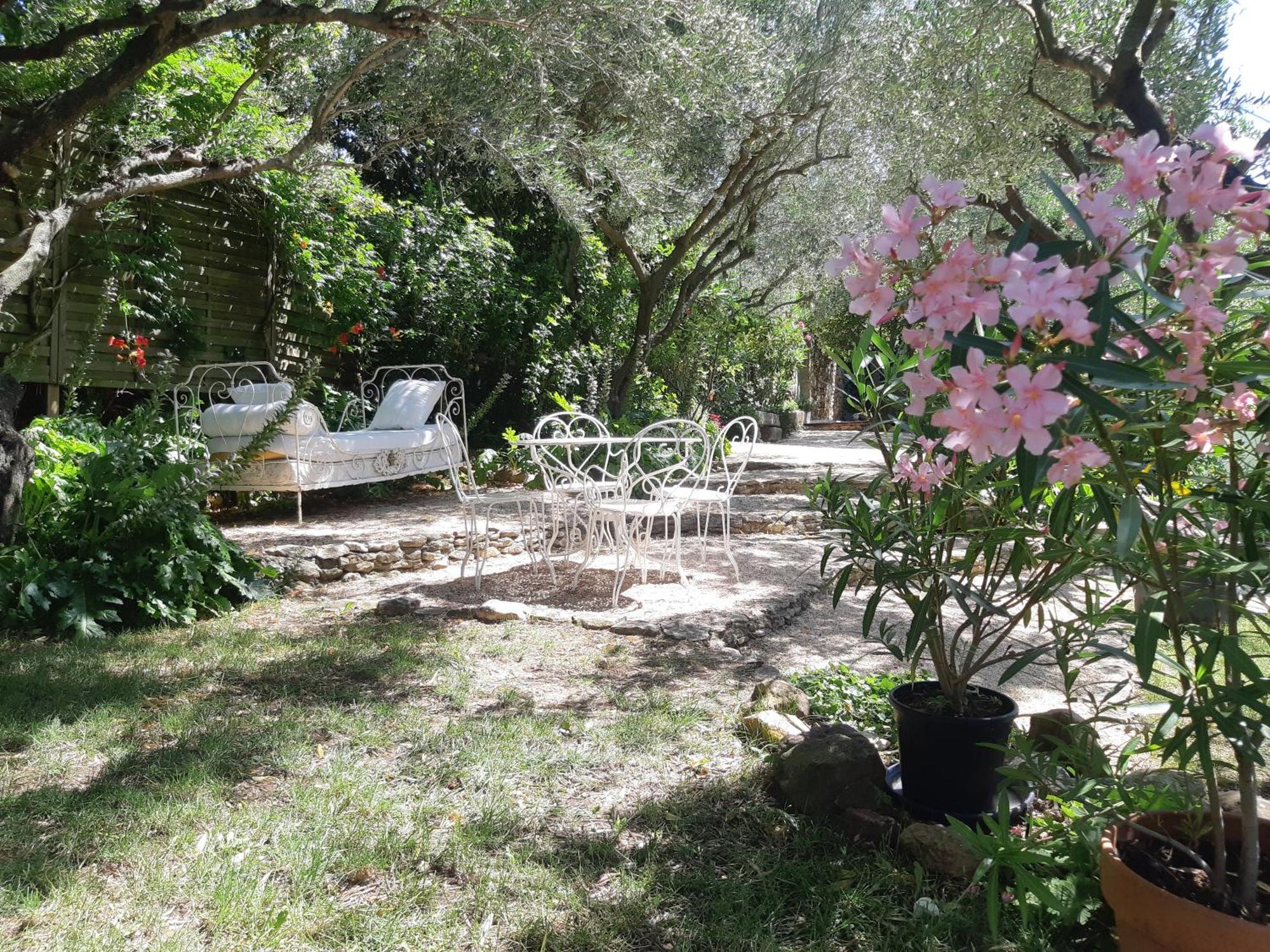 Mas Luis Alvarez La Capelle-et-Masmolene Extérieur photo